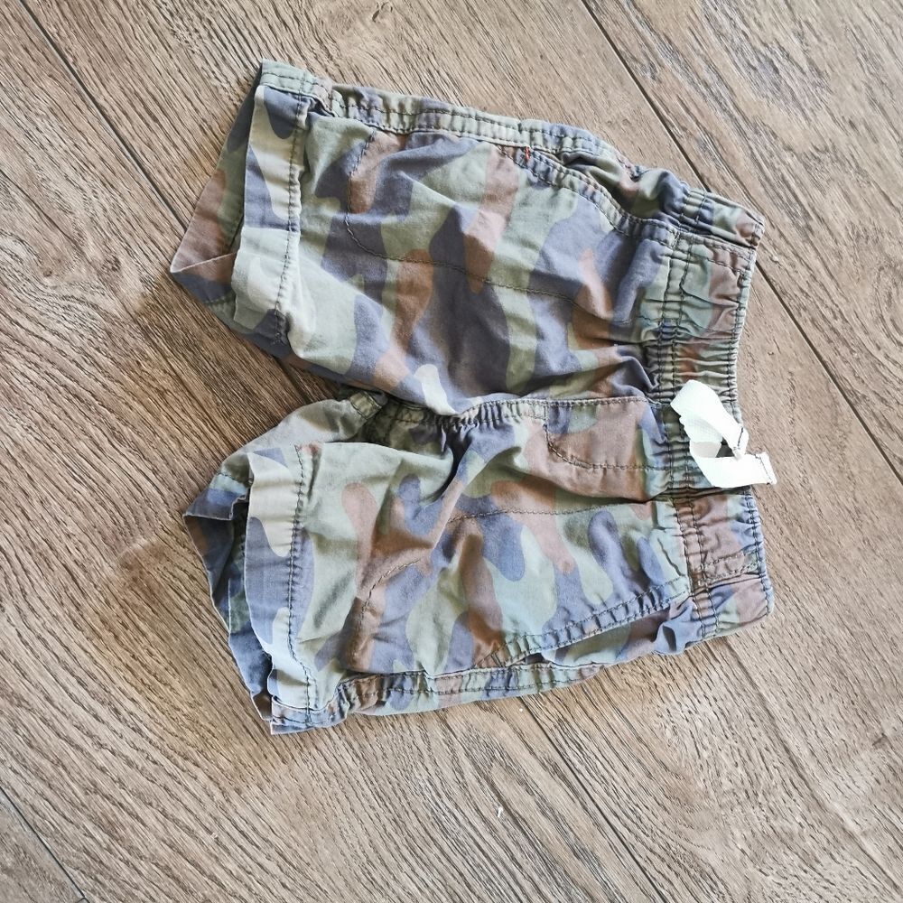 5/$10 Carter's Camo Boy shorts 18 M
